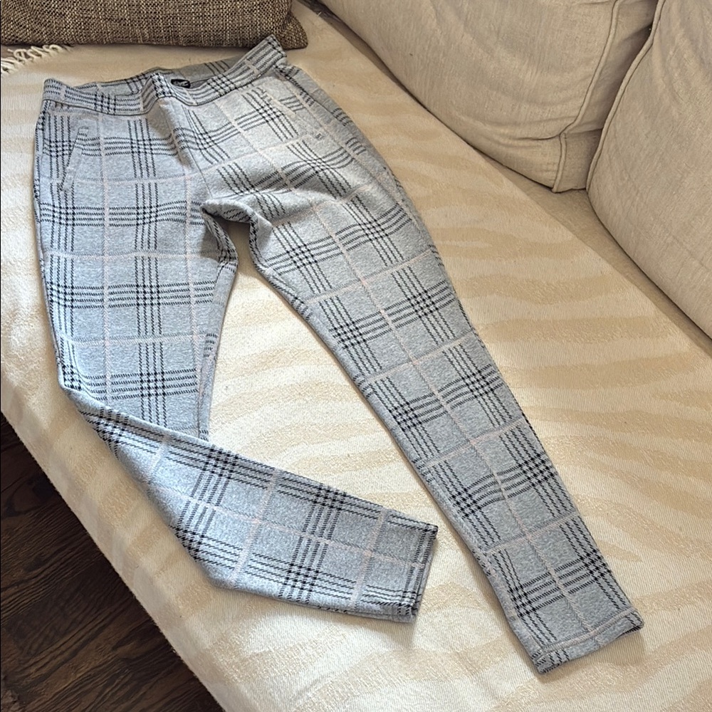 HUE Gray Skinny Pants Modern Fit